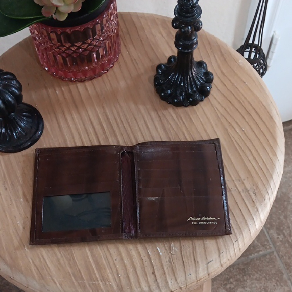 Prince Gardner Brown Leather BI FOLD Wallet Vtg